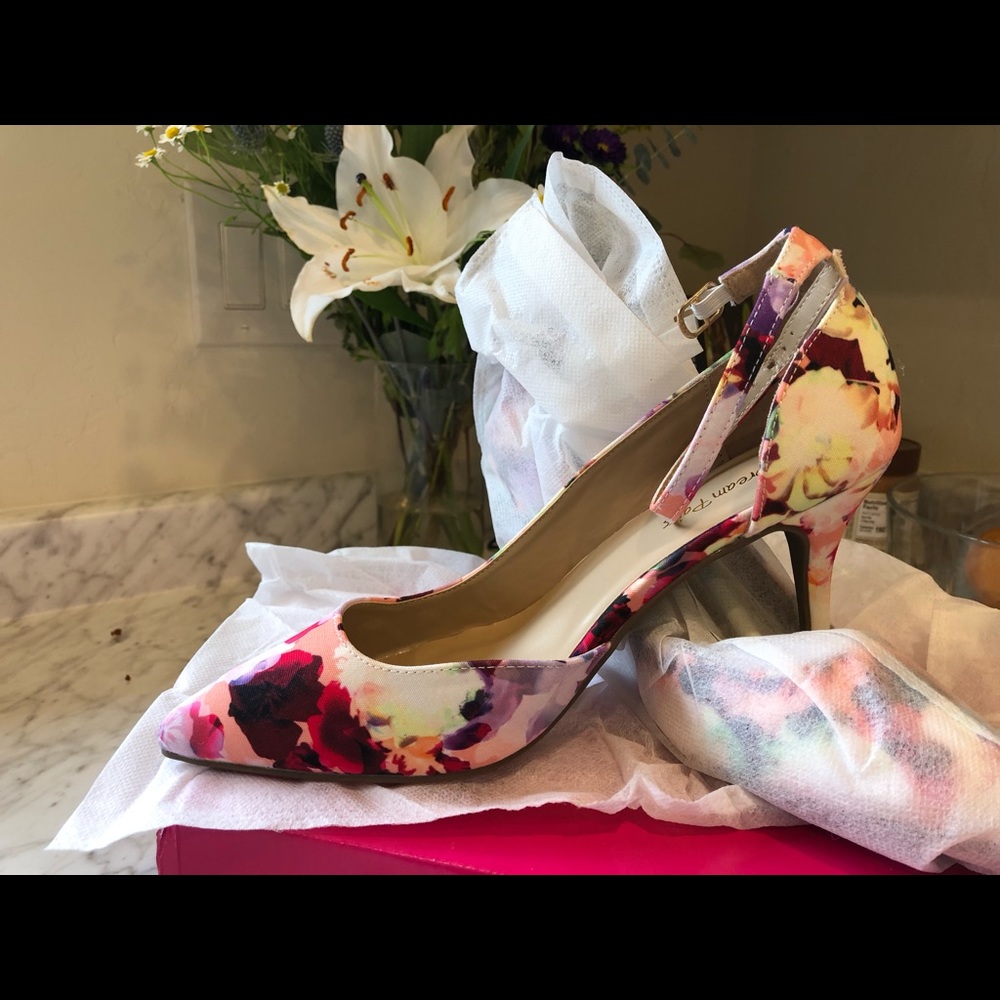 Dream Pairs Floral Kitten Heels